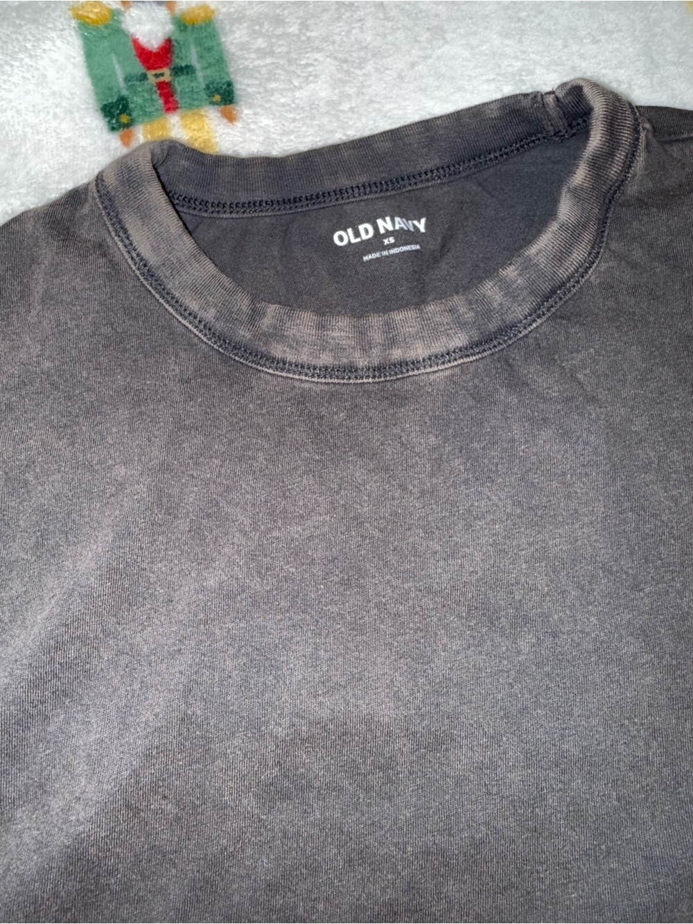 Old Navy women’s distressed  Washed Charcoal Crew Neck T-Shirt